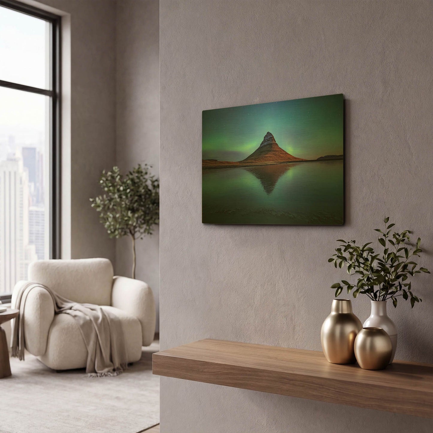 'Northern Light Aurora Borealis Over Kirkjufell 2' By LUXE Gold Metal Wall Art