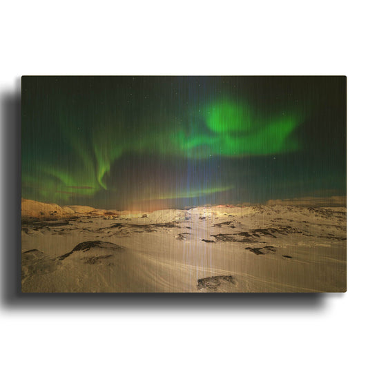'Northern Lights On The Arctic Ocean Shore 2' By LUXE Gold Metal Wall Art