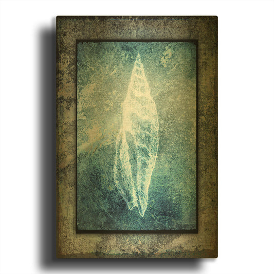 'Hello Beach Shell III' By Lightbox Journal Gold Metal Wall Art