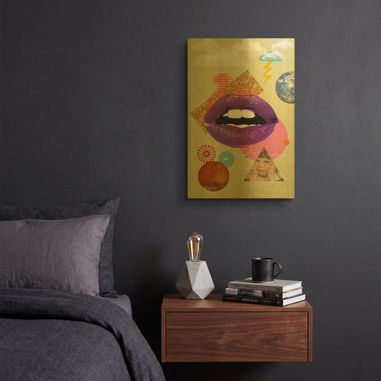 'Retro Kiss' By Elo Marc Gold Metal Wall Art